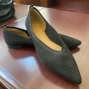 EVERLANE: The 40 Hour Flat in Reknit Black Pointed Size 9